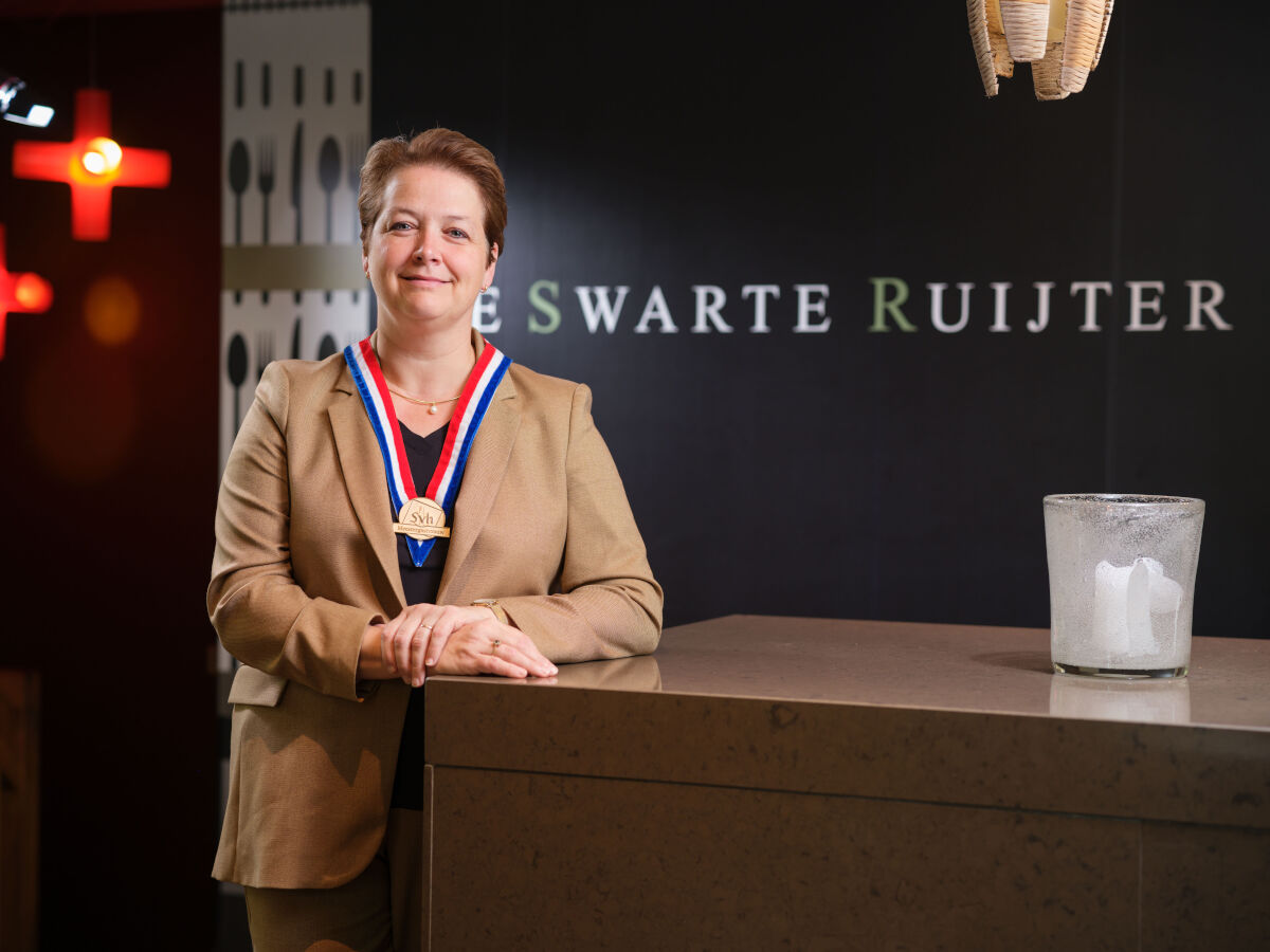 Esther de Mönnink geïnaugureerd als 9e SVH Meestergastvrouw van Nederland